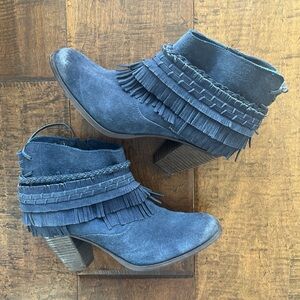 Blue suede fringe ankle heeled boots with braiding and side zips, size 9